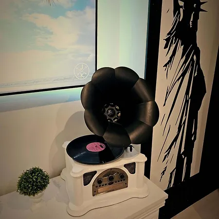 The Oasis - Retro Modern Vogue * Riga