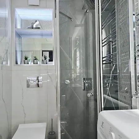 The Oasis - Retro Modern Vogue *