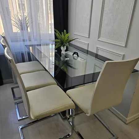 The Oasis - Retro Modern Vogue Apartment Riga