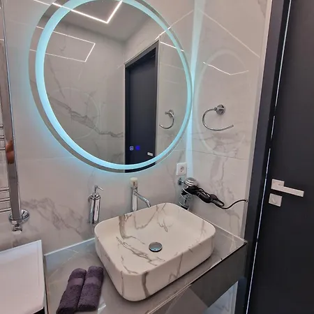 The Oasis - Retro Modern Vogue