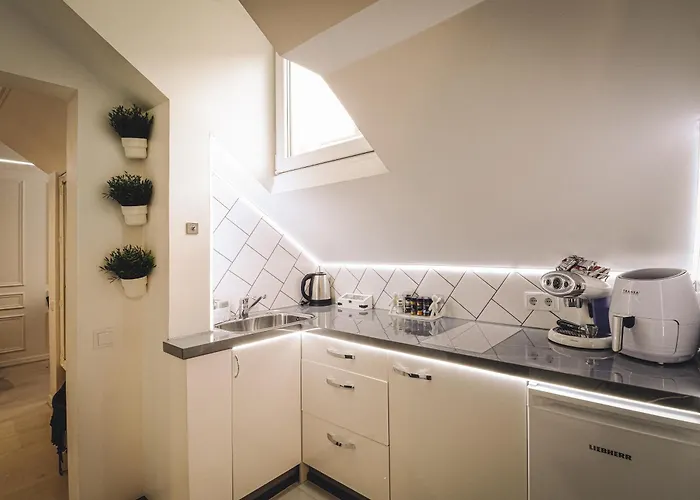 Апартаменты The Oasis - Retro Modern Vogue